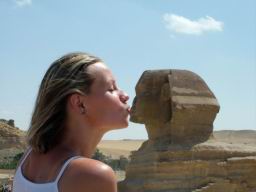 Ashka kissing Sphinx